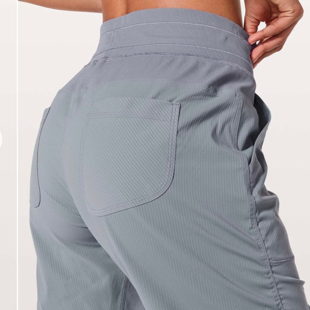 ❌SOLD❌Lululemon Street To Studio Pant II Unlined 28" - Picture 3 of 8
